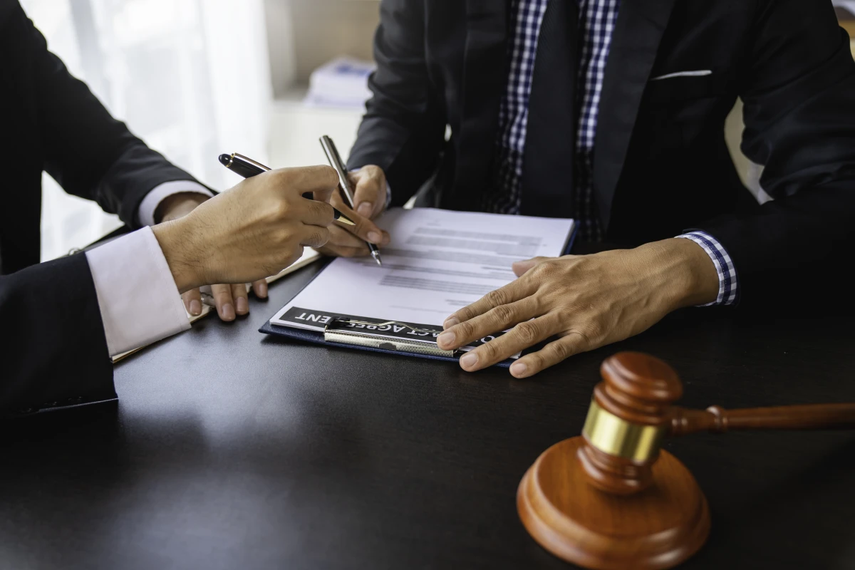 Les obligations des avocats en matière de conseil en droit des affaires: tout ce qu'il faut savoir