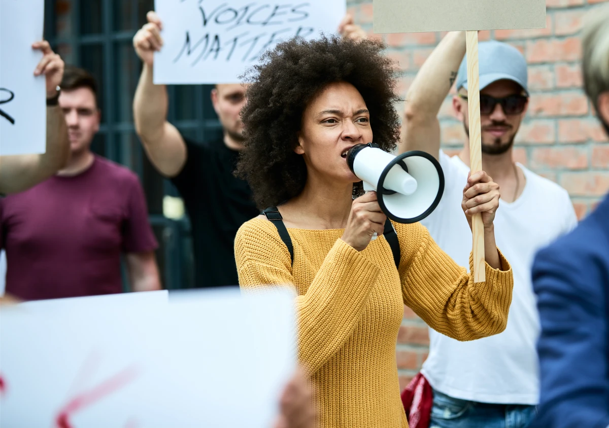 La liberté de réunion à l'ère numérique : les défis inédits des manifestations virtuelles