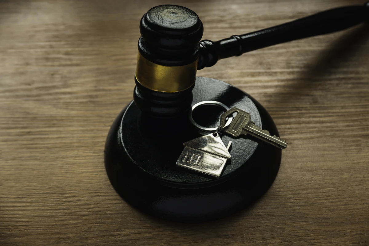 Vente aux enchères immobilières : décryptage des enjeux juridiques