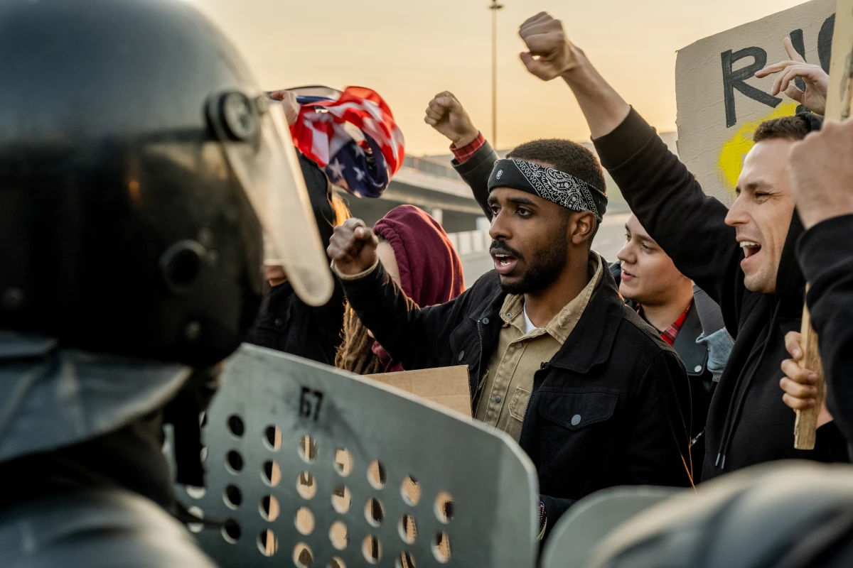 La liberté d'expression à l'épreuve de la désinformation : un défi démocratique majeur